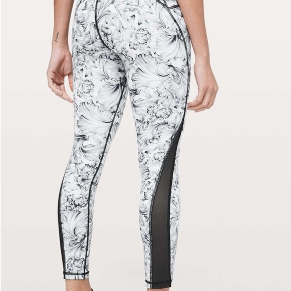 Lululemon Train Times 7/8 Pant *25" Light Garden White Black / Black size 6 - Picture 3 of 8